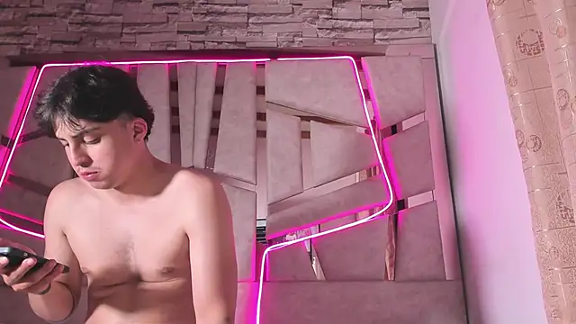 mia and austin online show from 10/04/25, 01:25