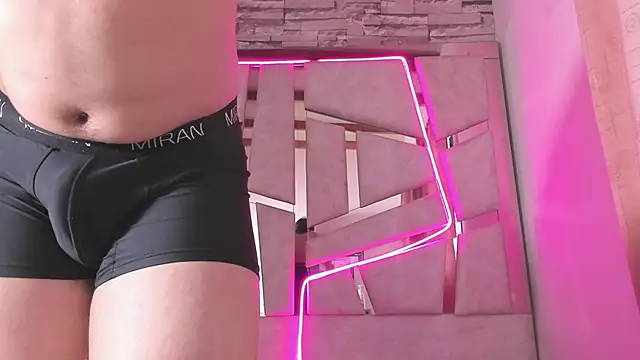 mia and austin online show from 10/24/25, 09:11