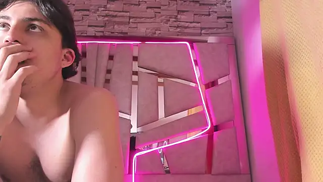 mia and austin online show from 11/07/25, 12:54