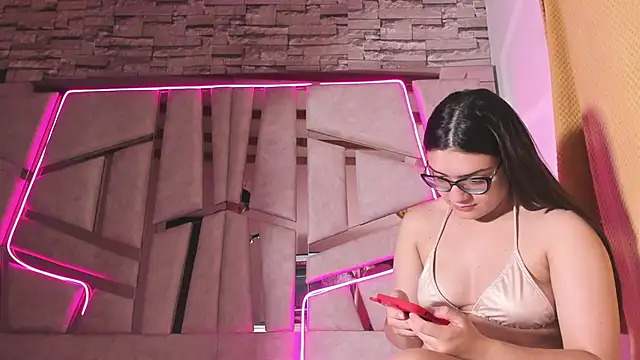 mia and austin online show from 11/15/25, 11:43