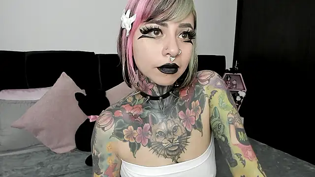 NikkiRamone online show from 12/06/24, 09:32