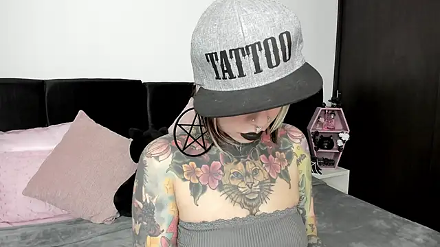 NikkiRamone online show from 01/10/25, 12:15