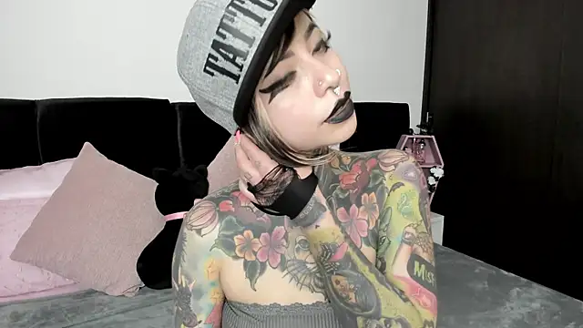 NikkiRamone online show from 01/10/25, 03:16