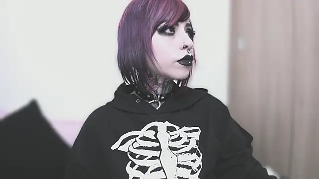 NikkiRamone online show from 09/09/25, 11:32