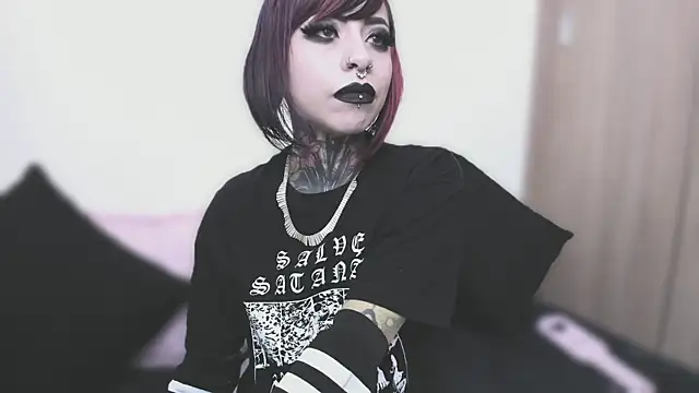 NikkiRamone online show from 09/11/25, 10:48