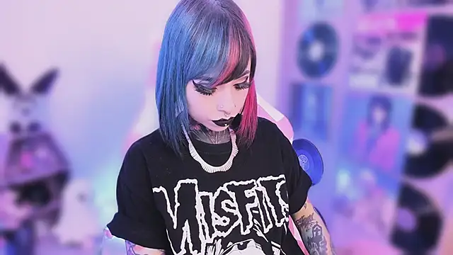 NikkiRamone online show from 11/10/25, 10:31