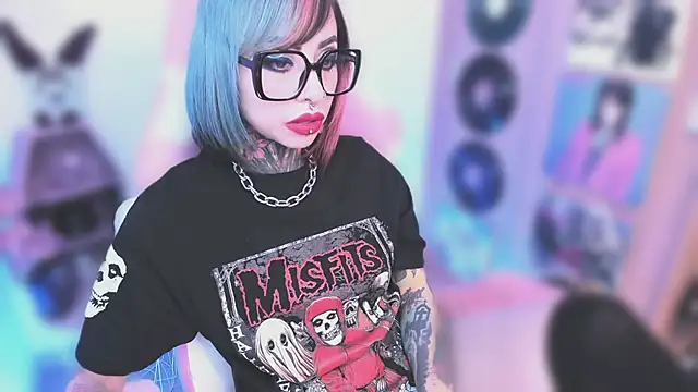 NikkiRamone online show from 12/03/25, 09:02