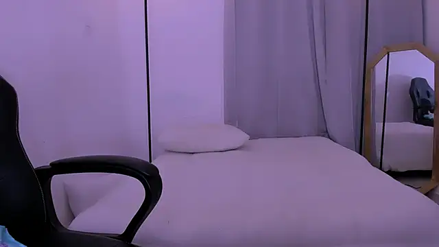 Miiafoxxx online show from 12/18/24, 04:20