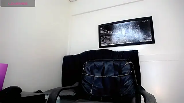 Diosiris Riannys online show from 10/24/25, 07:10