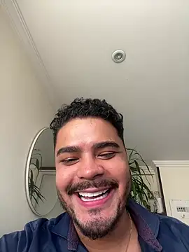Snapshot of thiagowes chatting on 07/15/26, 10:37 thiagowes online show from 07/15/26, 10:37