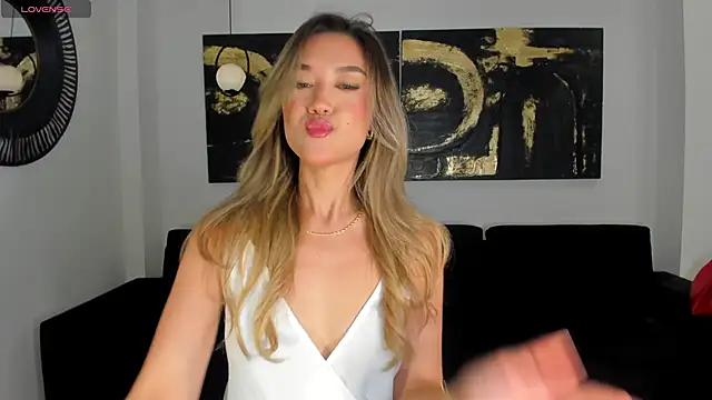 RebeccaHudson online show from 11/18/25, 06:56