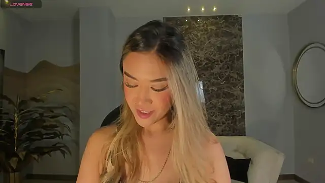 RebeccaHudson online show from 04/05/26, 05:43