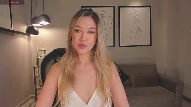 RebeccaHudson online show from 04/07/26, 07:58