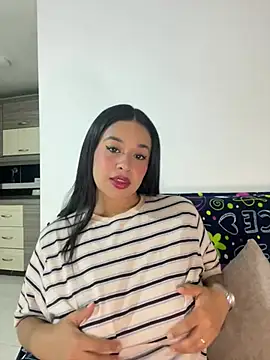 Snapshot of Aitana98_ chatting on 06/21/26, 01:30 Aitana98 online show from 06/21/26, 01:30