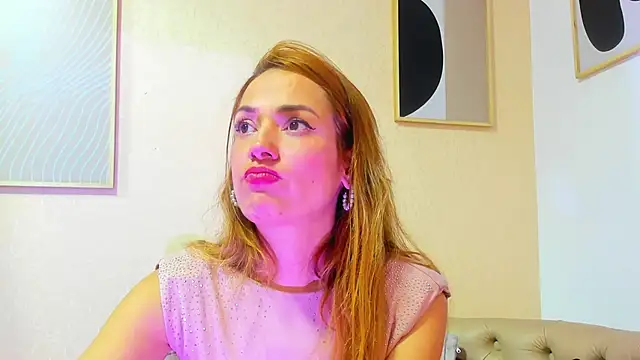 Snapshot of camilawm19 chatting on 03/15/25, 05:52 camilawm19 online show from 03/15/25, 05:52