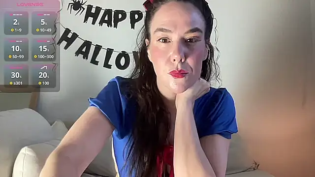 Snapshot of MilkyHoneyLullabies chatting on 10/27/25, 01:04 MilkyHoneyLullabies online show from 10/27/25, 01:04