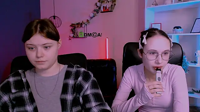 nikole kitt online show from 03/23/26, 08:13