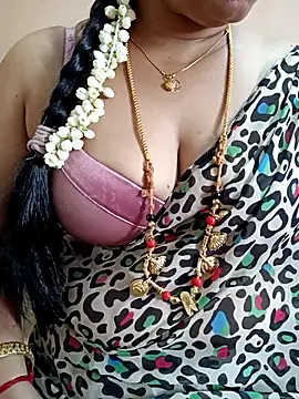 Snapshot of gaurika18 chatting on 03/05/25, 04:34 gaurika18 online show from 03/05/25, 04:34