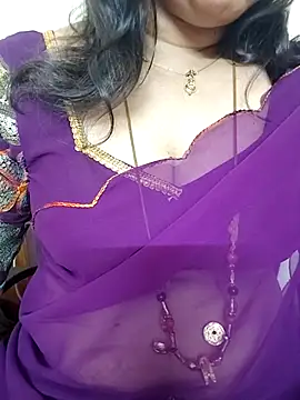 Snapshot of gaurika18 chatting on 09/10/25, 01:22 gaurika18 online show from 09/10/25, 01:22