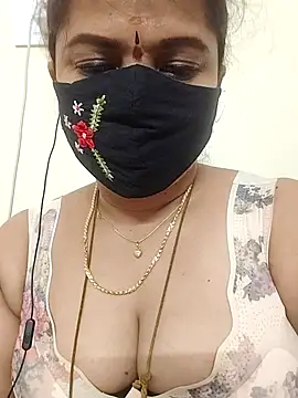 Snapshot of gaurika18 chatting on 09/14/25, 12:04 gaurika18 online show from 09/14/25, 12:04