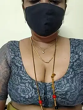 Snapshot of gaurika18 chatting on 09/18/25, 01:24 gaurika18 online show from 09/18/25, 01:24