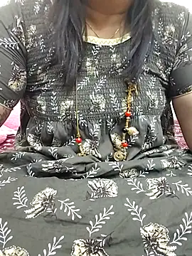 Snapshot of gaurika18 chatting on 10/27/25, 10:47 gaurika18 online show from 10/27/25, 10:47