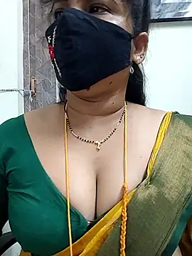 Snapshot of gaurika18 chatting on 06/21/26, 11:13 gaurika18 online show from 06/21/26, 11:13