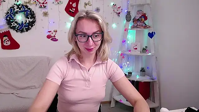 Snapshot of VasilisaSii chatting on 12/23/24, 03:23 VasilisaSii online show from 12/23/24, 03:23
