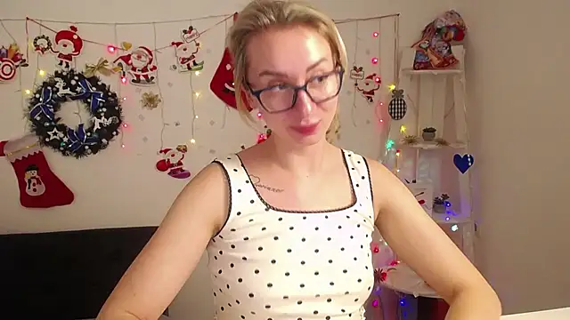 Snapshot of VasilisaSii chatting on 01/13/25, 12:24 VasilisaSii online show from 01/13/25, 12:24
