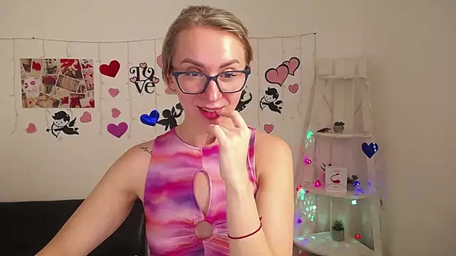 Snapshot of VasilisaSii chatting on 01/20/25, 12:28 VasilisaSii online show from 01/20/25, 12:28