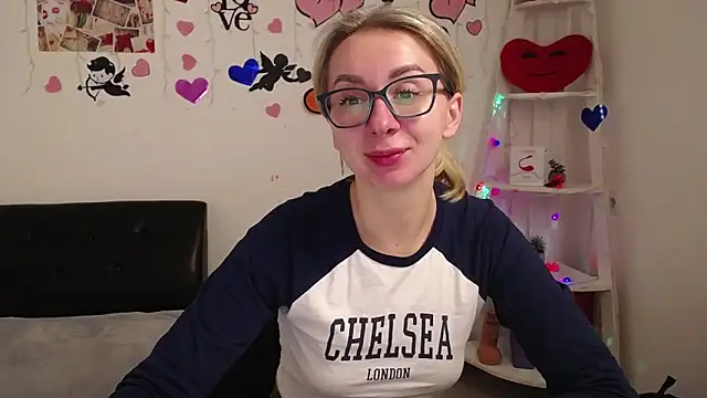 Snapshot of VasilisaSii chatting on 02/04/25, 12:11 VasilisaSii online show from 02/04/25, 12:11