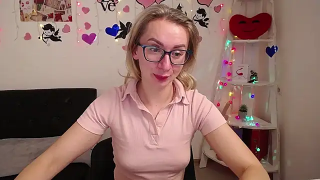 Snapshot of VasilisaSii chatting on 02/05/25, 12:27 VasilisaSii online show from 02/05/25, 12:27