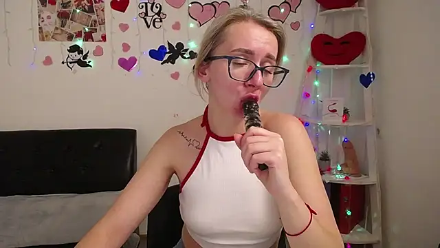 Snapshot of VasilisaSii chatting on 02/07/25, 11:01 VasilisaSii online show from 02/07/25, 11:01