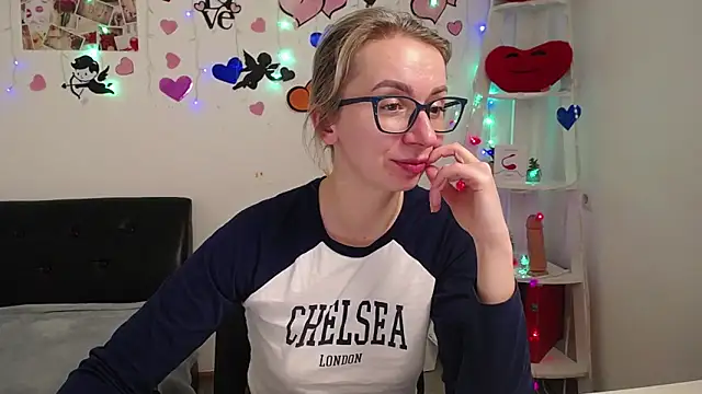 Snapshot of VasilisaSii chatting on 02/12/25, 12:33 VasilisaSii online show from 02/12/25, 12:33