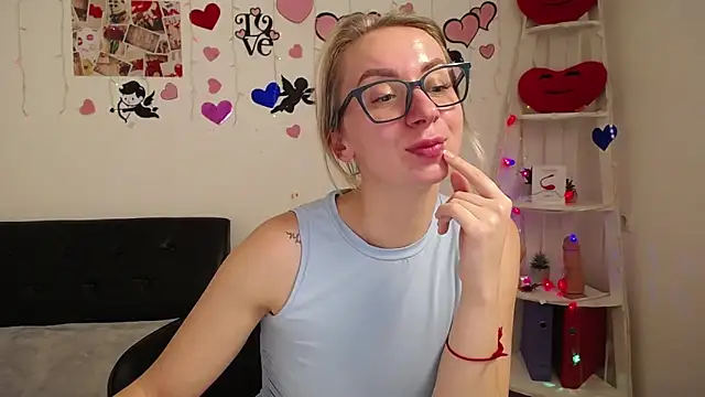 Snapshot of VasilisaSii chatting on 02/14/25, 10:07 VasilisaSii online show from 02/14/25, 10:07