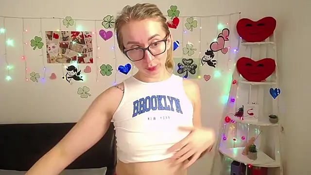 Snapshot of VasilisaSii chatting on 03/19/25, 12:12 VasilisaSii online show from 03/19/25, 12:12