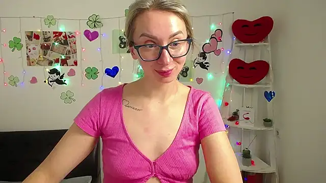 Snapshot of VasilisaSii chatting on 03/22/25, 12:04 VasilisaSii online show from 03/22/25, 12:04