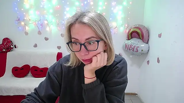 Snapshot of VasilisaSii chatting on 10/06/25, 05:05 VasilisaSii online show from 10/06/25, 05:05