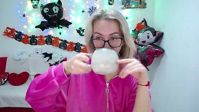 Snapshot of VasilisaSii chatting on 10/18/25, 05:10 VasilisaSii online show from 10/18/25, 05:10