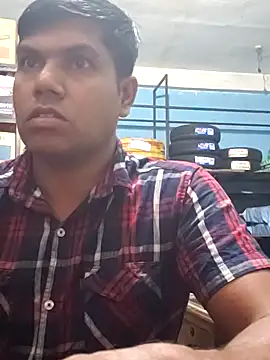 Snapshot of roundbunny chatting on 02/05/25, 10:33 roundbunny online show from 02/05/25, 10:33