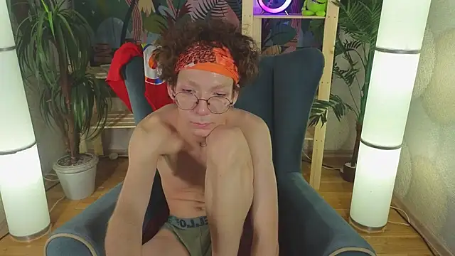 Snapshot of TommieH chatting on 03/08/25, 08:44 TommieH online show from 03/08/25, 08:44