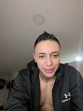 Snapshot of _PhillipBrown chatting on 12/01/24, 10:21 PhillipBrown online show from 12/01/24, 10:21