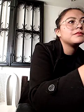 lara moon25 online show from 12/12/24, 06:31