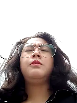 lara moon25 online show from 12/15/24, 04:15