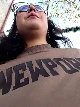 lara moon25 online show from 12/19/25, 07:10