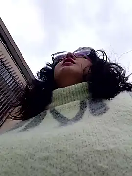 lara moon25 online show from 01/05/26, 06:11