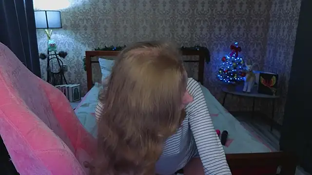 Lill Mary online show from 12/17/25, 04:18