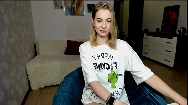 Snapshot of LunaBelli chatting on 01/11/25, 06:45 LunaBelli online show from 01/11/25, 06:45