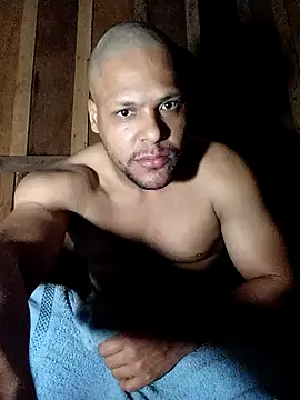 Snapshot of TokenishTongs chatting on 11/17/25, 03:40 TokenishTongs online show from 11/17/25, 03:40