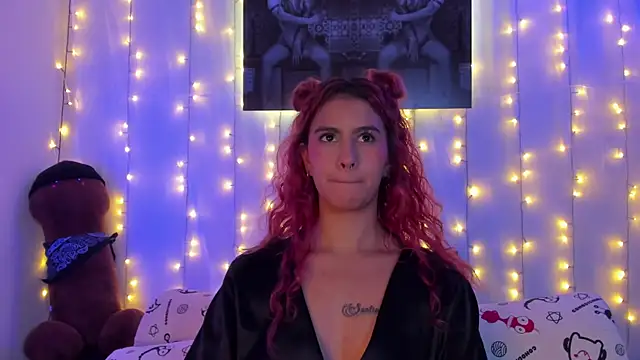 Sophiee Hill online show from 12/28/24, 01:17